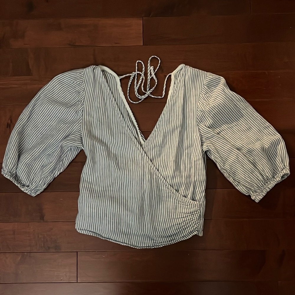 Abercrombie and Fitch blue striped blouse size xs